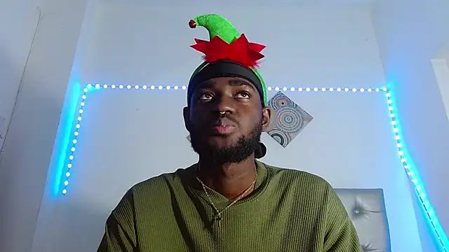 Snapshot of eebony_stallion chatting on December 17, 12:04 am eebony stallion online show from December 17, 12:04 am