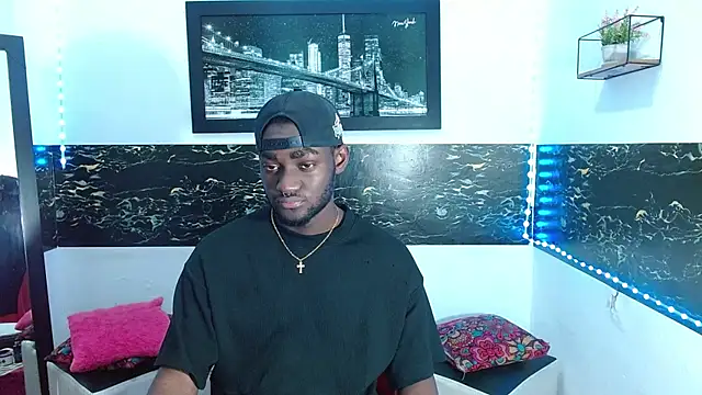 Snapshot of eebony_stallion chatting on October 3, 2:59 am eebony stallion online show from October 3, 2:59 am