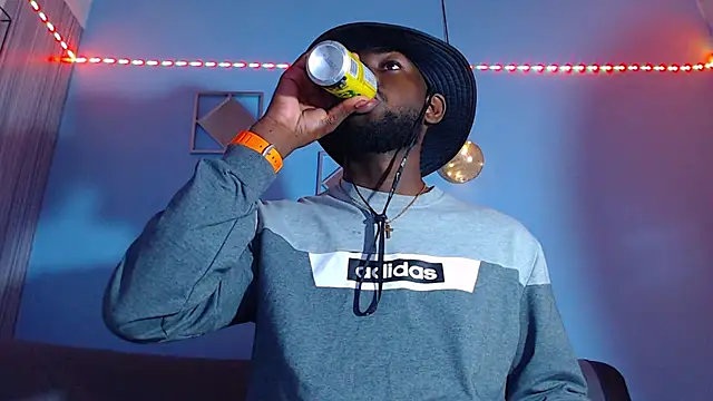 Snapshot of eebony_stallion chatting on February 26, 3:28 am eebony stallion online show from February 26, 3:28 am