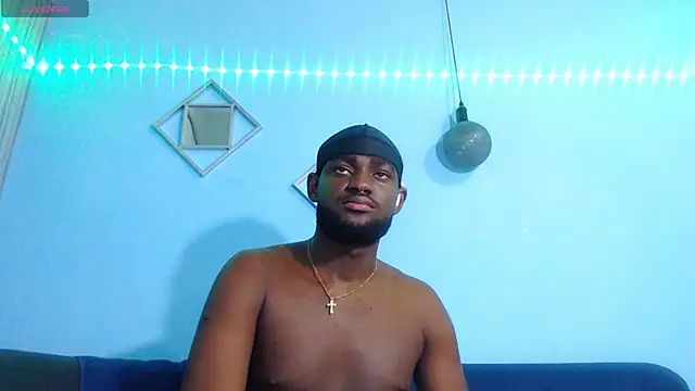 Snapshot of eebony_stallion chatting on May 16, 10:36 am eebony stallion online show from May 16, 10:36 am
