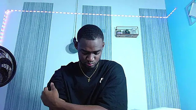 Snapshot of eebony_stallion chatting on October 29, 3:16 am eebony stallion online show from October 29, 3:16 am