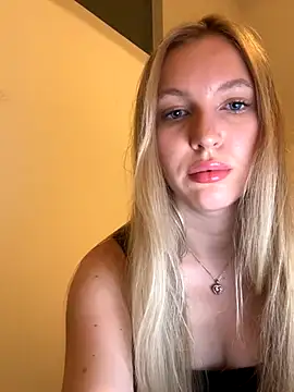 Snapshot of bbysonia chatting on October 23, 8:29 pm bbysonia online show from October 23, 8:29 pm