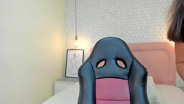 MELISSAROUGE online show from February 25, 1:00 pm