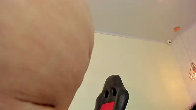MELISSAROUGE online show from June 18, 2:00 pm