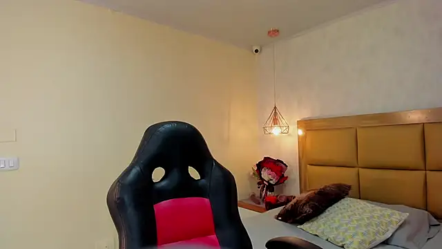 MELISSAROUGE online show from April 7, 7:37 pm