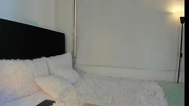 LunaVelvet777 online show from February 10, 5:45 pm