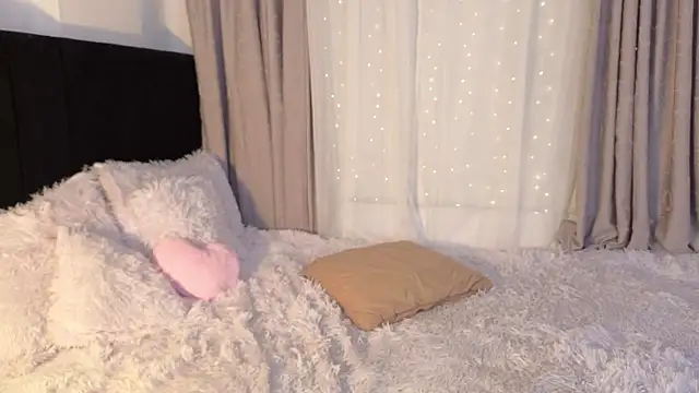 LunaVelvet777 online show from March 19, 3:45 pm