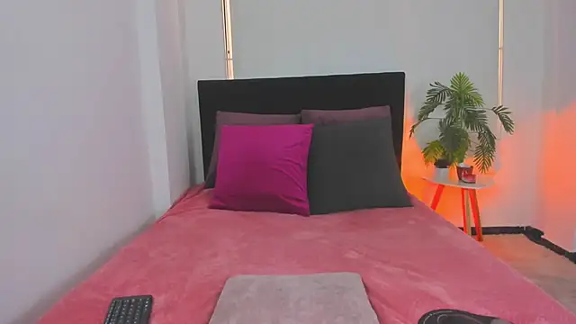 LunaVelvet777 online show from October 31, 2:35 pm