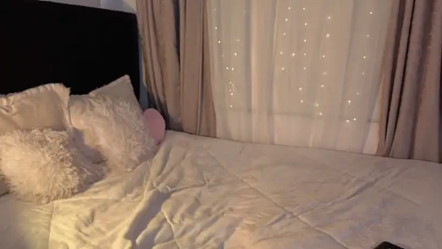 LunaVelvet777 online show from March 25, 3:55 pm