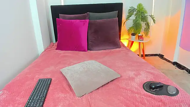 LunaVelvet777 online show from October 28, 3:33 pm