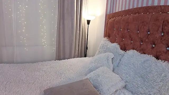 LunaVelvet777 online show from April 15, 5:06 pm