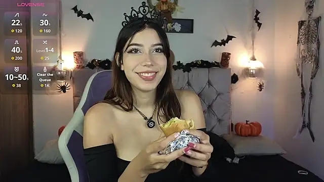 Snapshot of lila_min chatting on October 15, 2:14 pm lila min online show from October 15, 2:14 pm