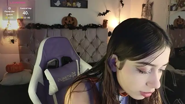 Snapshot of lila_min chatting on October 16, 2:14 pm lila min online show from October 16, 2:14 pm
