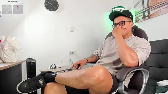 Dash Bukoski online show from November 14, 1:59 pm