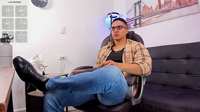 Dash Bukoski online show from October 28, 1:54 pm