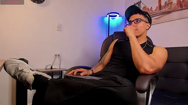 Dash Bukoski online show from December 19, 12:07 pm