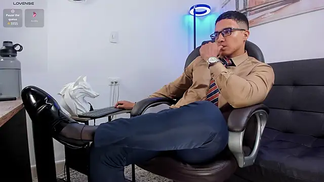 Dash Bukoski online show from November 4, 12:53 pm