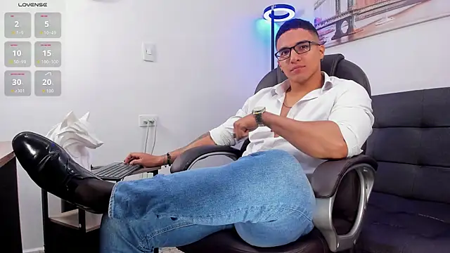 Dash Bukoski online show from October 25, 1:12 pm