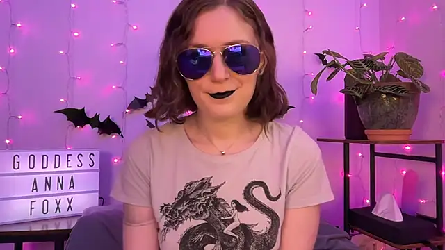 Snapshot of mistressannafoxx chatting on November 24, 10:10 pm mistressannafoxx online show from November 24, 10:10 pm