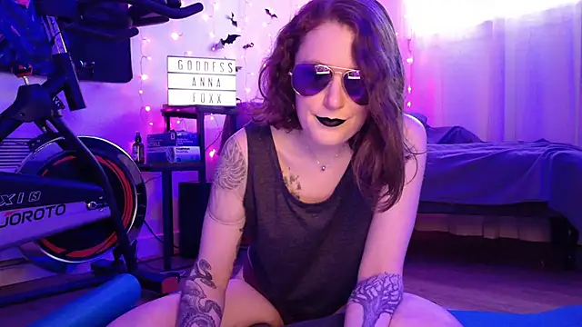 mistressannafoxx online show from March 13, 12:15 am