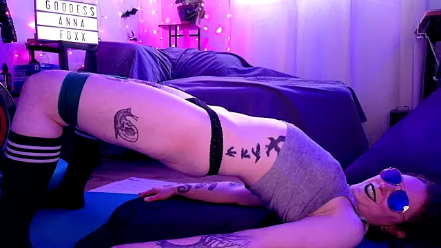 mistressannafoxx online show from March 11, 12:15 am