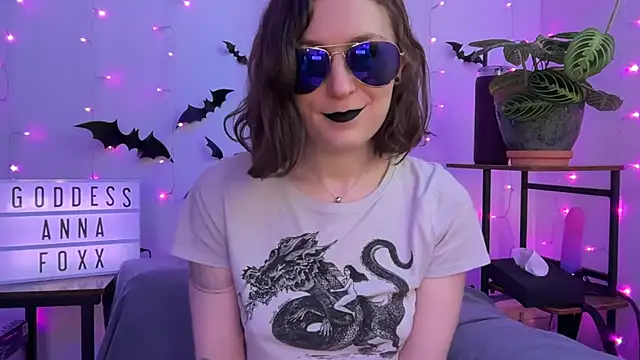 Snapshot of mistressannafoxx chatting on November 28, 9:59 pm mistressannafoxx online show from November 28, 9:59 pm
