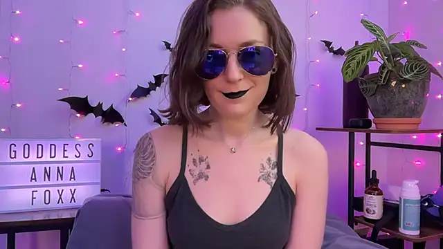 Snapshot of mistressannafoxx chatting on November 20, 9:58 pm mistressannafoxx online show from November 20, 9:58 pm
