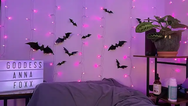 Snapshot of mistressannafoxx chatting on November 17, 6:23 pm mistressannafoxx online show from November 17, 6:23 pm