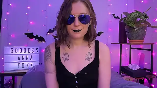 Snapshot of mistressannafoxx chatting on December 1, 10:10 pm mistressannafoxx online show from December 1, 10:10 pm
