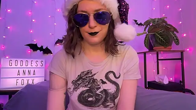 mistressannafoxx online show from December 19, 9:50 pm