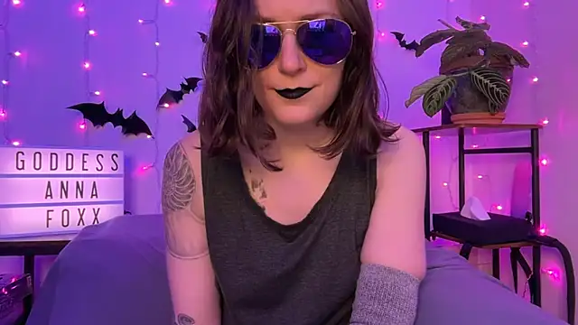 mistressannafoxx online show from December 18, 10:02 pm