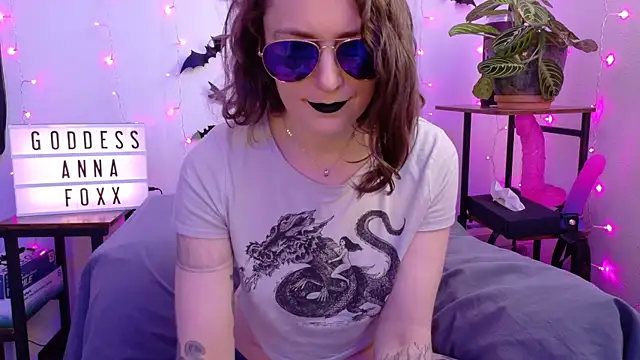 mistressannafoxx online show from March 20, 9:05 pm