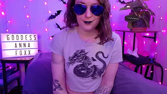 mistressannafoxx online show from March 6, 10:05 pm