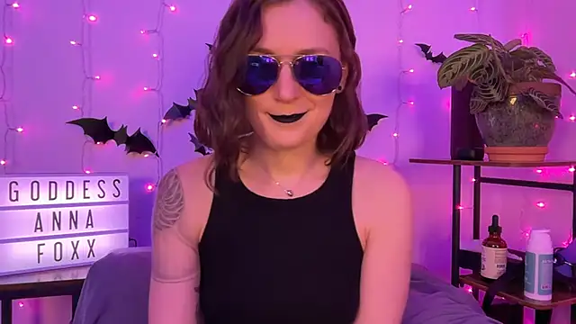 Snapshot of mistressannafoxx chatting on November 23, 12:20 am mistressannafoxx online show from November 23, 12:20 am