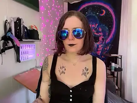 Snapshot of mistressannafoxx chatting on September 23, 5:09 pm mistressannafoxx online show from September 23, 5:09 pm