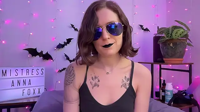 Snapshot of mistressannafoxx chatting on November 7, 9:41 pm mistressannafoxx online show from November 7, 9:41 pm
