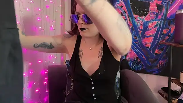 Snapshot of mistressannafoxx chatting on October 7, 9:16 pm mistressannafoxx online show from October 7, 9:16 pm