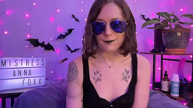 Snapshot of mistressannafoxx chatting on November 3, 6:22 pm mistressannafoxx online show from November 3, 6:22 pm