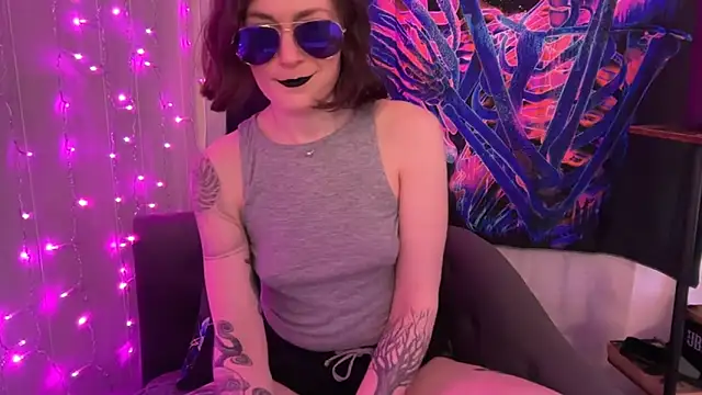 Snapshot of mistressannafoxx chatting on October 5, 1:18 am mistressannafoxx online show from October 5, 1:18 am