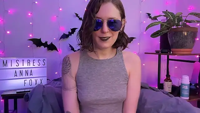 Snapshot of mistressannafoxx chatting on November 4, 6:22 pm mistressannafoxx online show from November 4, 6:22 pm
