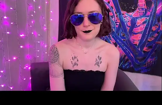 Snapshot of mistressannafoxx chatting on September 14, 1:06 am mistressannafoxx online show from September 14, 1:06 am
