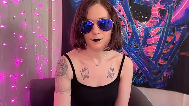 Snapshot of mistressannafoxx chatting on September 18, 8:45 pm mistressannafoxx online show from September 18, 8:45 pm