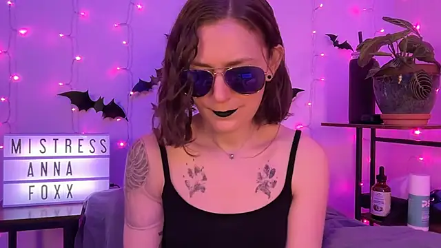 Snapshot of mistressannafoxx chatting on November 13, 10:24 pm mistressannafoxx online show from November 13, 10:24 pm