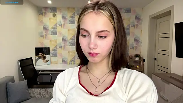 NylaNadler online show from February 9, 6:11 am