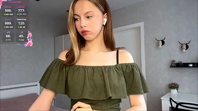 NylaNadler online show from May 26, 4:10 am