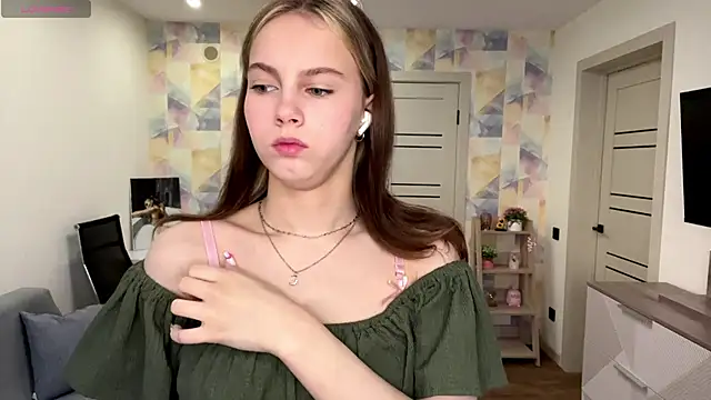 NylaNadler online show from March 6, 4:18 am