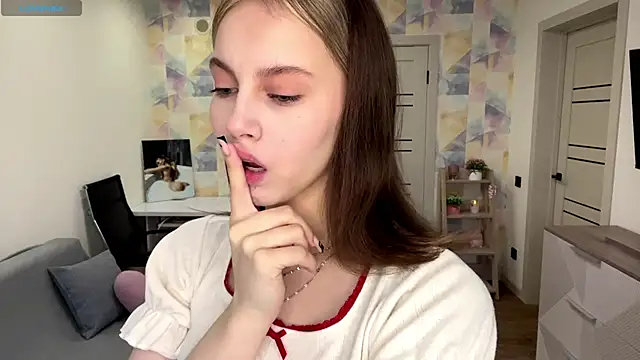 NylaNadler online show from February 14, 6:02 am