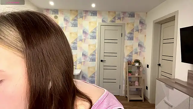 NylaNadler online show from March 4, 4:31 am