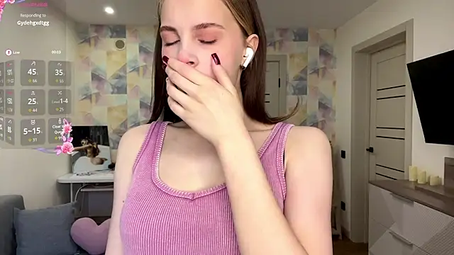 NylaNadler online show from April 5, 4:19 am