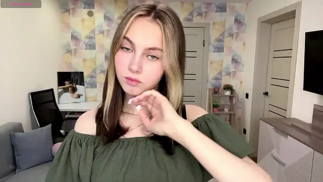 NylaNadler online show from February 25, 6:02 am